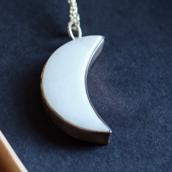 Silver and moon stone necklace - Picture 3 of 5